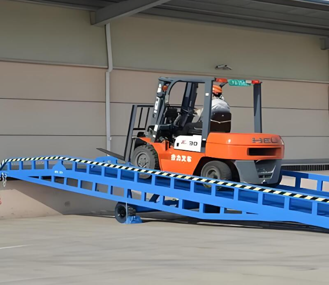 向阳街道移动式卸货平台（叉车用）